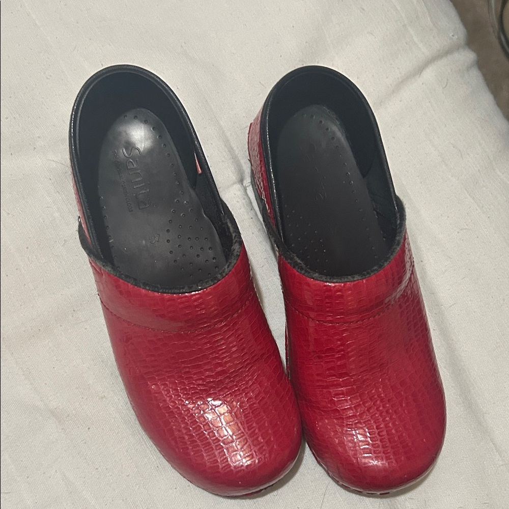 Sanita Vibrant Red Textured Clogs